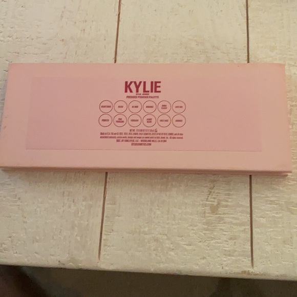 Kylie’s LE 2019 Valentines Day Palette. Like NEW - Picture 4 of 4